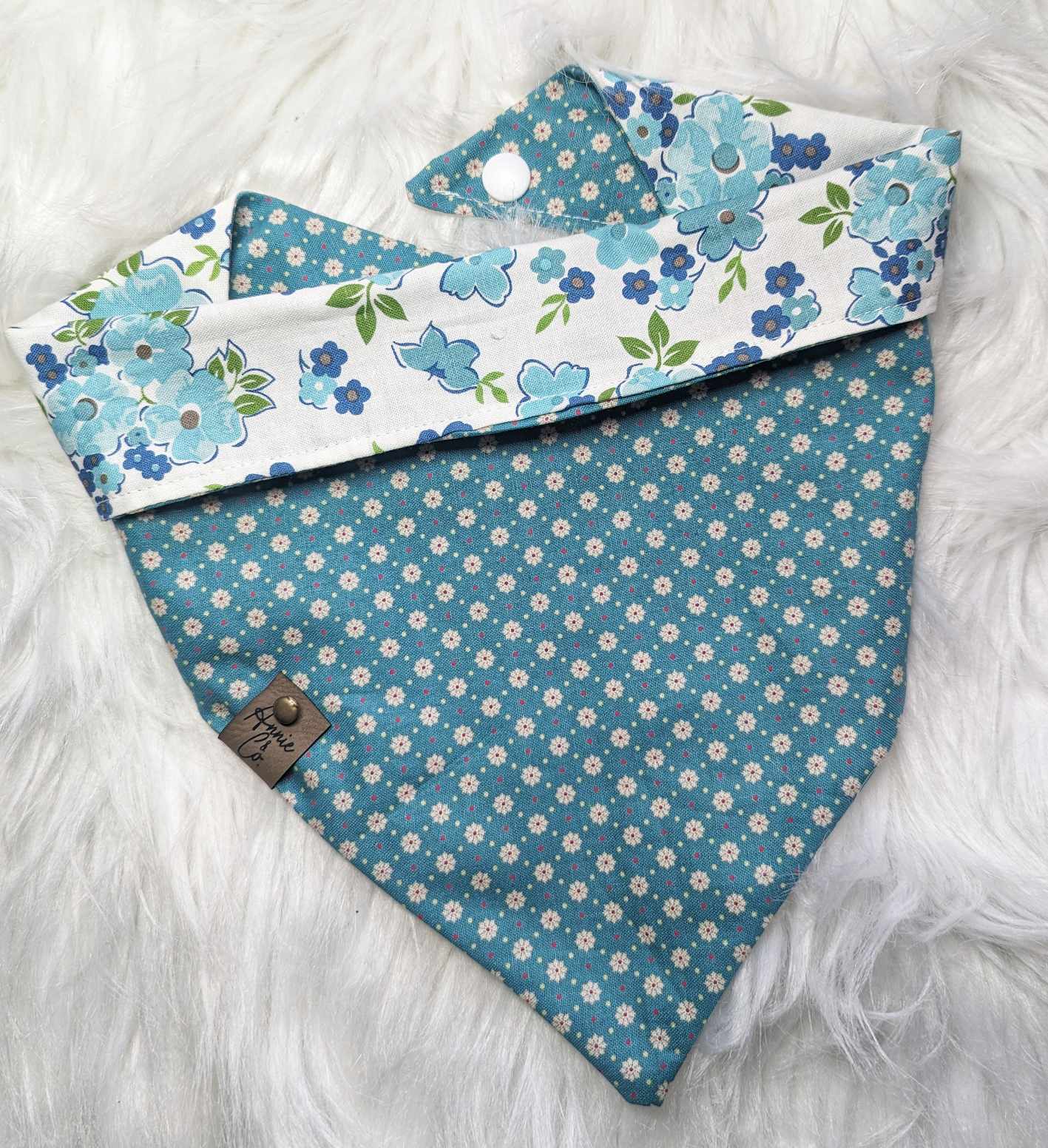 Blue Daisy SNAP dog Bandana